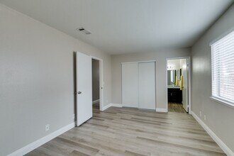 905 Scarlet Ridge Dr in Las Vegas, NV - Building Photo - Building Photo