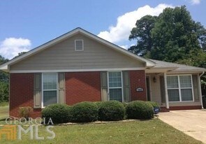 7002 Hunter Hill Ct in Columbus, GA - Building Photo