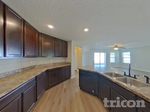 10614 Massimo Dr, Unit 630 in Wimauma, FL - Foto de edificio - Building Photo