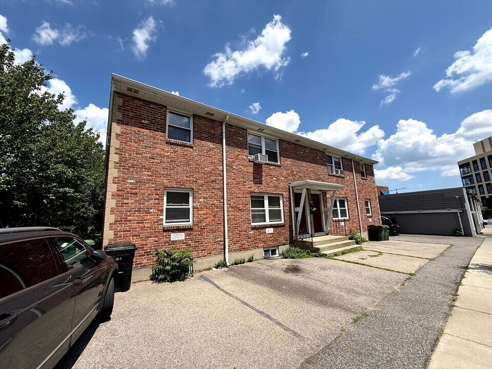 17 Aldrich Rd in Watertown, MA - Building Photo