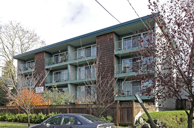 Marcrest Apartments in Seattle, WA - Building Photo - Building Photo