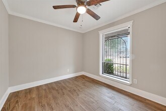 11107 Cedarview Ln in Houston, TX - Foto de edificio - Building Photo