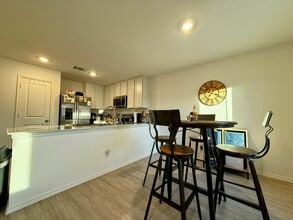 412 Texas Angel Way in Jarrell, TX - Foto de edificio - Building Photo