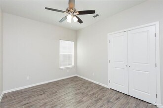 5901 Swallow Ave in McAllen, TX - Foto de edificio - Building Photo