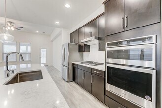 4034 Delta Rose St in Houston, TX - Foto de edificio - Building Photo