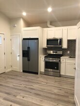 6140 W 74th St in Los Angeles, CA - Foto de edificio - Building Photo