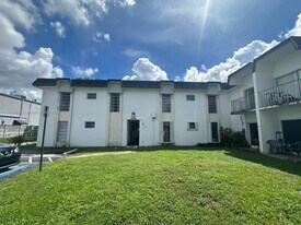 7215 SW 94th Pl in Miami, FL - Building Photo