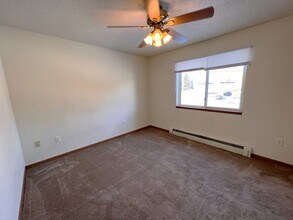 952 Boston Way in Coralville, IA - Building Photo - Building Photo