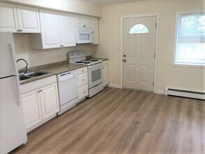 203 Western Ave, Unit 4 in Hampden, ME - Building Photo - Building Photo