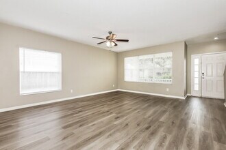 3002 Summer Cruise Dr in Valrico, FL - Building Photo - Building Photo