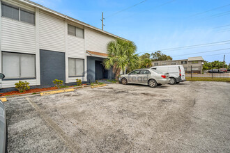 13056 N 20th St in Tampa, FL - Building Photo - Building Photo