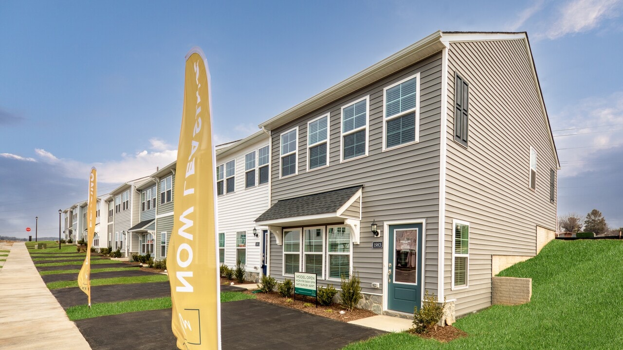 The Mark Townhomes in Harrisonburg, VA - Building Photo
