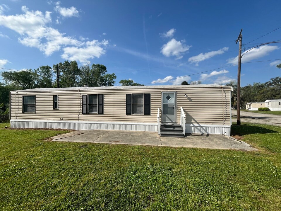 3301 Ogeechee Rd in Savannah, GA - Building Photo