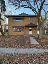 223-225 S Gardiner Ave in Rockford, IL - Building Photo