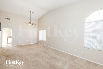 3185 Strawberry Park Dr in Las Vegas, NV - Foto de edificio - Building Photo