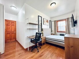 Furnished room/NOT APARTMENT, Unit 2 in Queens, NY - Building Photo