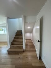 5436 1/2 Kester Ave in Los Angeles, CA - Building Photo - Building Photo