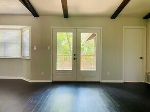 6717 Tulsa Cove in Austin, TX - Foto de edificio - Building Photo