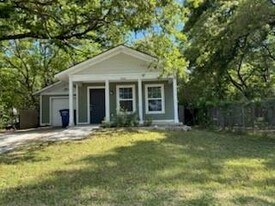 4744 Stokes St in Dallas, TX - Building Photo