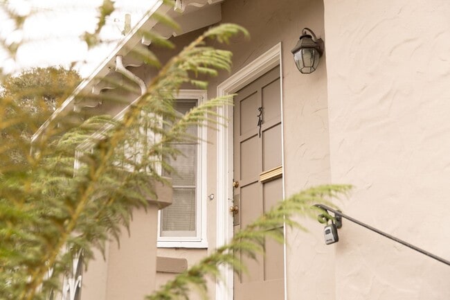 341 Lighthouse Ave in Pacific Grove, CA - Building Photo - Building Photo