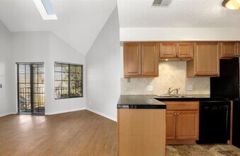 4846 E Kentucky Ave, Unit C in Denver, CO - Foto de edificio - Building Photo