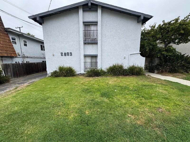 2603 Harriman Ln, Unit 4 in Redondo Beach, CA - Building Photo