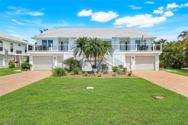 21580 Indian Bayou Dr in Fort Myers Beach, FL - Building Photo - Building Photo