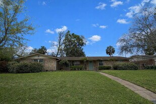2 Fairway Rd in Jacksonville Beach, FL - Building Photo