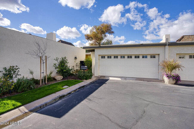 property at 7018 N Barbados Pl