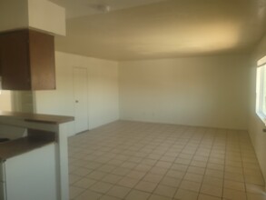 4725 Convaire Ave, Unit 1 in Las Vegas, NV - Foto de edificio - Building Photo