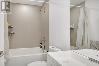 33-433 Helendale Ave in Toronto, ON - Building Photo - Building Photo