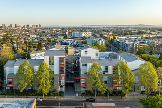 GreenCity Lofts in Emeryville, CA - Foto de edificio - Building Photo