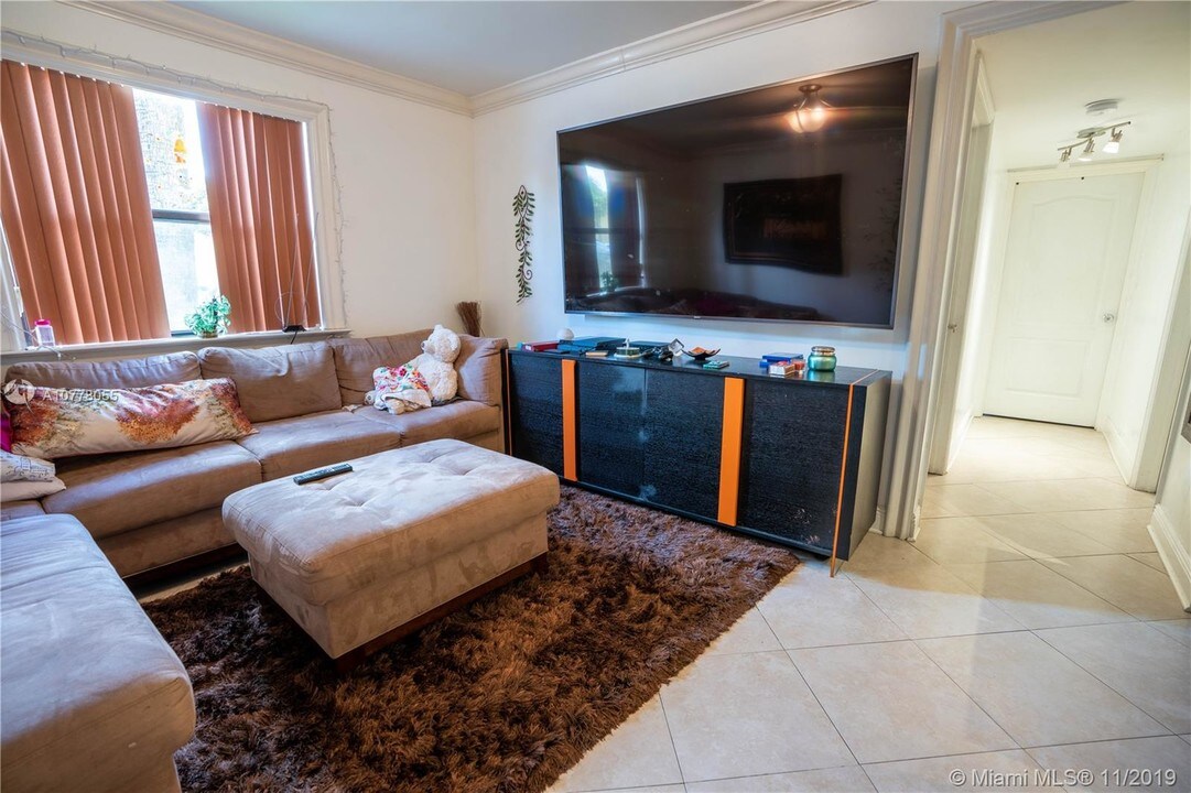 536 NW 114th Ave-Unit -101 in Doral, FL - Building Photo