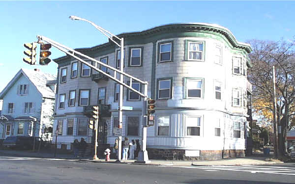 180 Lewis St in Lynn, MA - Building Photo