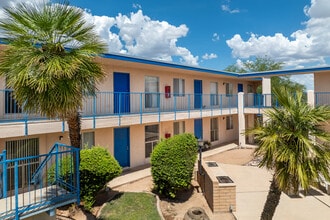 Knollwood Terrace in Tucson, AZ - Building Photo - Building Photo