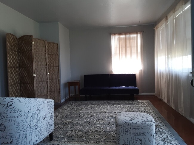 363 Hargrave St, Unit Guesthouse