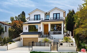 2565 Patricia Ave in Los Angeles, CA - Foto de edificio - Building Photo