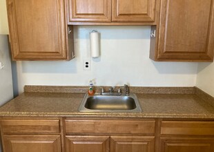 221X Brookfield Ave in Baltimore, MD - Building Photo - Building Photo