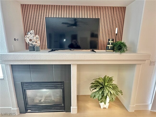 10195 Queensbury Ave in Las Vegas, NV - Building Photo - Building Photo