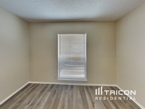 15022 Old Creek St in San Antonio, TX - Building Photo - Building Photo