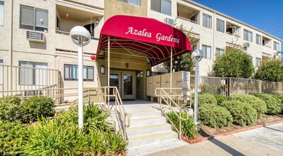 Azalea Garden Apartments in San Diego, CA - Foto de edificio - Building Photo