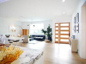 3744 Somerset Dr in Los Angeles, CA - Building Photo - Building Photo