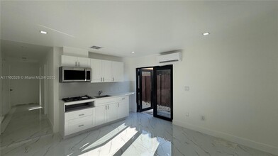 540 E 37th St in Hialeah, FL - Building Photo - Building Photo