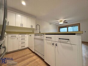 15402 SW Village Ln in Beaverton, OR - Building Photo - Building Photo