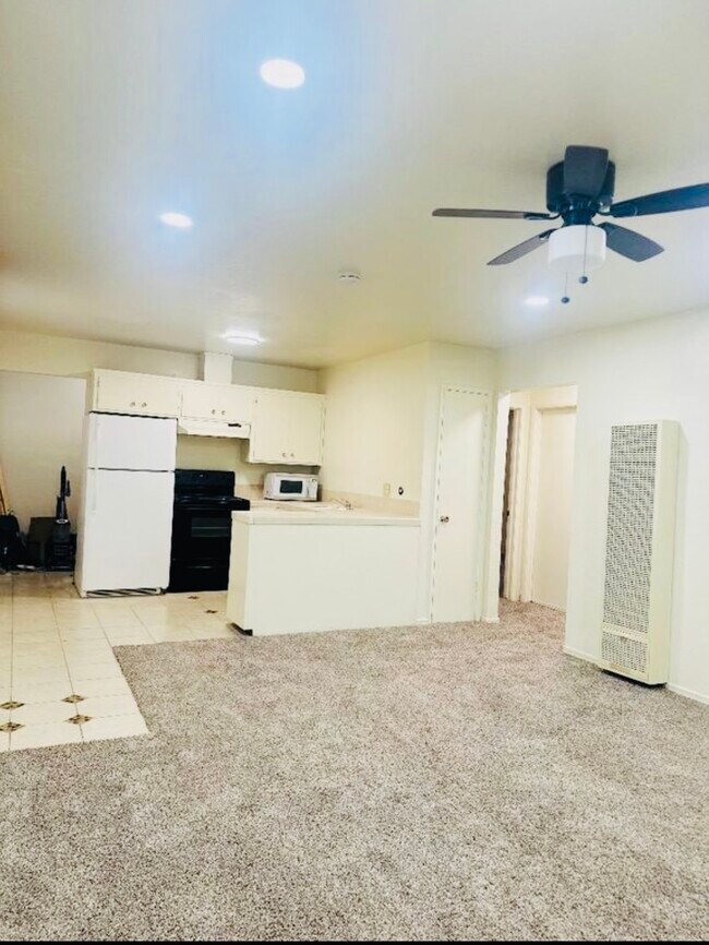 1707 W Swain Rd, Unit 10 in Stockton, CA - Foto de edificio - Building Photo