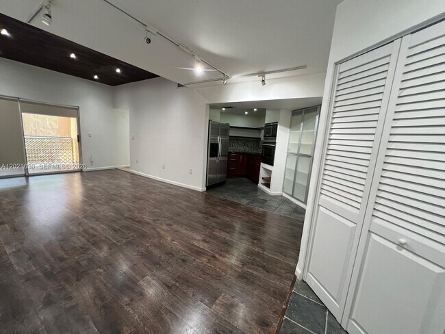 9715 Fontainebleau Blvd