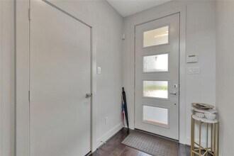 3210 N MacGregor Way in Houston, TX - Building Photo - Building Photo