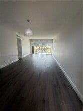 9150 Fontainebleau Blvd in Miami, FL - Building Photo - Building Photo