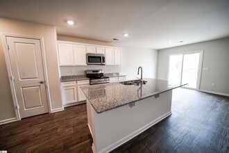 112 Myers Ln in Laurens, SC - Building Photo - Building Photo