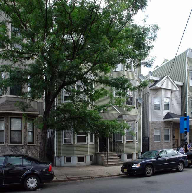 335 Lafayette St in Newark, NJ - Building Photo - Building Photo
